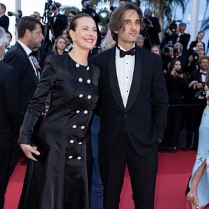 Carole Bouquet et son fils Dimitri Rassam à la montée des marches du film "Megalopolis" lors du 77ème Festival International du Film de Cannes, au Palais des Festivals à Cannes, le 16 mai 2024.

© Olivier Borde / Bestimage