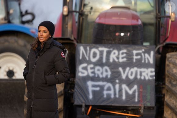 Karine Le Marchand soutient les agriculteurs sur le barrage de l'Autoroute A4 à hauteur de Jossigny en Seine et Marne le 29 Janvier 2024. © Jeremy Melloul - Pierre Perusseau / Bestimage