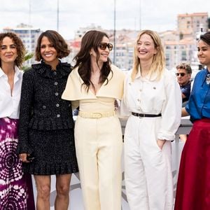 Leila Slimani, Halle Berry, la présidente du jury Juliette Binoche, Alba Rohrwacher, Payal Kapadia - Photocall du jury des longs métrages lors du 78ème Festival International du Film de Cannes, le 13 mai 2025. 
© Jacovides / Moreau / Bestimage