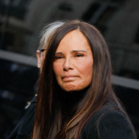 "Naturellement, il est toujours présent partout. Il y a des empreintes de Jean-Pierre partout. Ça, c'était super important pour moi. Je n'ai pas encore fini parce que j'ai plein de cartons en bas, donc j'ai plein de choses à lui et plein de souvenirs encore que je vais mettre aussi encore dans cette chambre (celle qui lui était dédiée, ndlr)", avait-elle ajouté, elle qui affirme avoir capté des signes de l'au-delà, après la disparition de Jean-Pierre Pernaut.

Nathalie Marquay - Obsèques de Jean-Pierre Pernaut en la Basilique Sainte-Clotilde à Paris le 9 mars 2022. © Christophe Clovis / Bestimage.