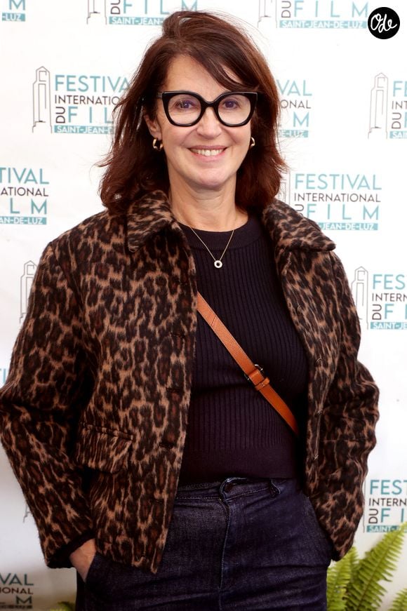 Il y a trente-cinq ans, l'actrice et réalisatrice a fait construire une maison au Cap-Ferret après être tombée amoureuse de la région. 

Zabou Breitman présidente du jury du festival international du film de Saint-jean-de Luz, le 10 Octobre 2024. 

© Patrick Bernard/ Bestimage