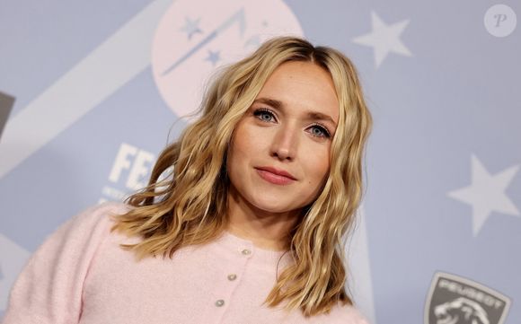 La jeune femme a lancé le podcast "Elles vous parlent d’un temps" consacré aux souvenirs de femmes âgées.

Chloé Jouannet - Tapis rouge de la cérémonie d'ouverture du 29ème Festival International du Film de Comédie de l'Alpe d'Huez le 19 Janvier 2026. © Dominique Jacovides/Bestimage