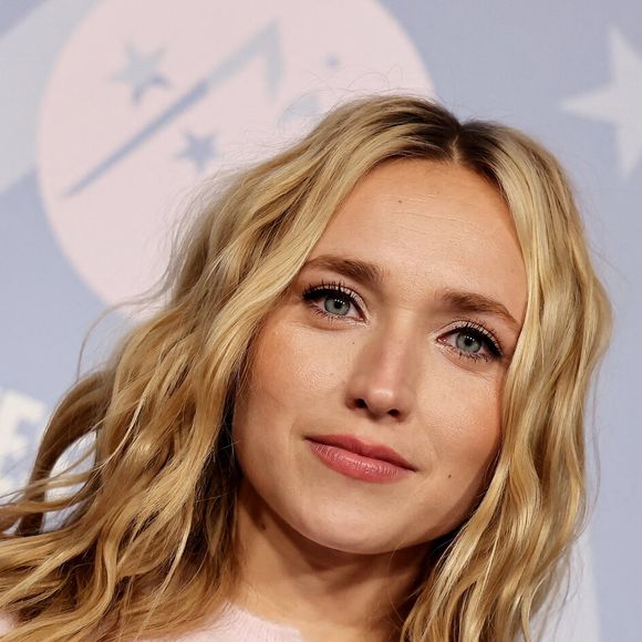 La jeune femme a lancé le podcast "Elles vous parlent d’un temps" consacré aux souvenirs de femmes âgées.

Chloé Jouannet - Tapis rouge de la cérémonie d'ouverture du 29ème Festival International du Film de Comédie de l'Alpe d'Huez le 19 Janvier 2026. © Dominique Jacovides/Bestimage