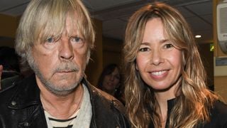 A 20 ans, Malone, le fils de Renaud et Romane Serda, assure la relève : il trace sa route dans un univers à succès, loin de la musique
