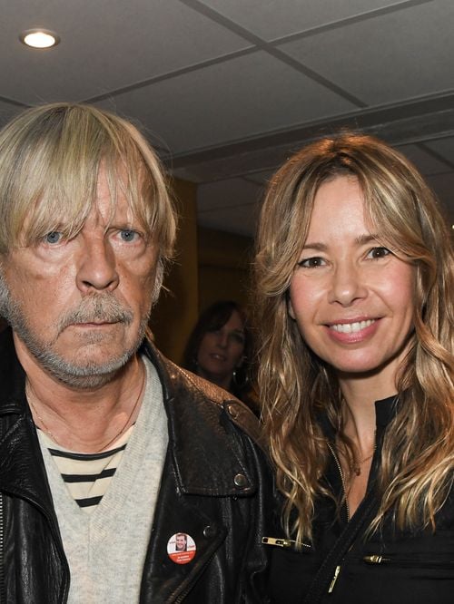 A 20 ans, Malone, le fils de Renaud et Romane Serda, assure la relève : il trace sa route dans un univers à succès, loin de la musique