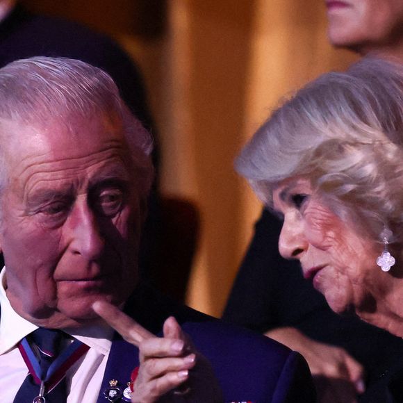 Le roi Charles III d'Angleterre et Camilla Parker Bowles, reine consort d'Angleterre - La famille royale britannique assiste au Festival du Souvenir de la Royal British Legion, en l'honneur des militaires, au Royal Albert Hall à Londres, le 8 novembre 2025.  Photo par Julien Burton / Bestimage