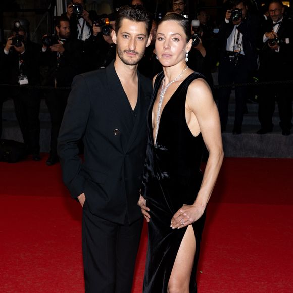 Pierre Niney et sa compagne Natasha Andrews - Descente des marches du film " Le comte de Monte-Cristo " lors du 77ème Festival International du Film de Cannes, au Palais des Festivals à Cannes. Le 22 mai 2024
© Jacovides-Moreau / Bestimage