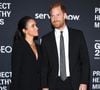 Tous deux étaient parfaitement assortis.

Meghan Markle, duchesse de Sussex et le prince Harry, duc de Sussex, marchant sur le tapis rouge du gala de la Journée mondiale de la santé mentale de Project Healthy Minds qui s'est tenu aux Spring Studios à New York, NY, le 9 octobre 2025. (Photo par Anthony Behar/Sipa USA)