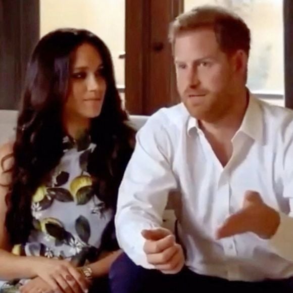 Le prince Harry et Meghan Markle ont d'ailleurs déjà posé leurs pieds sur le sol britannique

Le prince Harry et Meghan Markle (robe Oscar de la Renta), duc et duchesse de Sussex, font leur première déclaration depuis l'annonce de la grossesse de Meghan sur le podcast Archewell le 22 février 2021.
Crédit : JLPPA / Bestimage