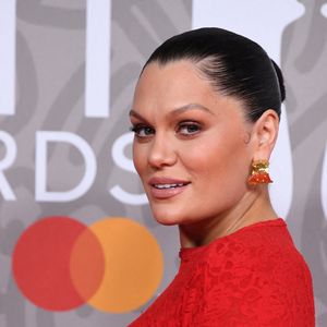 "Je me sens tellement fière de venir au Royaume-Uni et d'être cette personne honnête. Nous décidons de ce que nous ressentons."

Jessie J (enceinte) au photocall de la cérémonie des Brit Awards 2023 à l'O2 Arena à Londres le 11 février 2023.  11 February 2023.