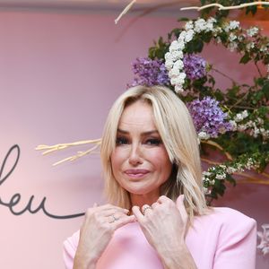 Depuis bientôt un an, Adriana Karembeu, 53 ans, partage la vie de Marc Lavoine...

Adriana Karembeu - A l'occasion de la fête des Mères, Adriana Karembeu et Lenôtre s'associent pour créer l'entremets "Nina" au Pré Catelan à Paris. © Rachid Bellak/Bestimage