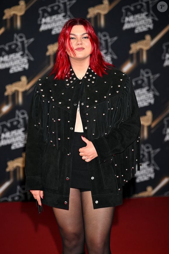 “Si je le fais, je vais parler de maman”, les a-t-elle prévenu

Louane au photocall de la 26ème édition des NRJ Music Awards à Cannes, le 1er novembre 2024. © Bebert-Guignebourg/Bestimage
