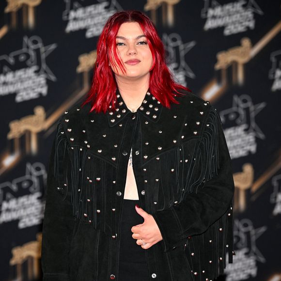 “Si je le fais, je vais parler de maman”, les a-t-elle prévenu

Louane au photocall de la 26ème édition des NRJ Music Awards à Cannes, le 1er novembre 2024. © Bebert-Guignebourg/Bestimage