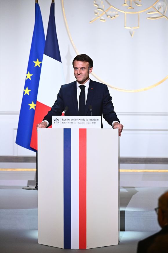 Exclusif - Le président de la république Emmanuel Macron . M.Drucker reçoit la médaille de Commandeur de la Légion d’honneur par le président de la République Française Emmanuel Macron au palais de l'Elysée à Paris, le 13 février 2025.
© Guillaume Gaffiot / Bestimage