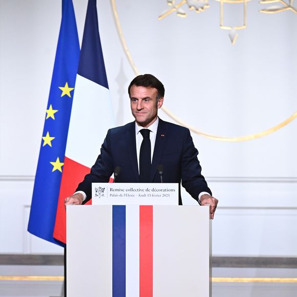 Exclusif - Le président de la république Emmanuel Macron . M.Drucker reçoit la médaille de Commandeur de la Légion d’honneur par le président de la République Française Emmanuel Macron au palais de l'Elysée à Paris, le 13 février 2025.
© Guillaume Gaffiot / Bestimage