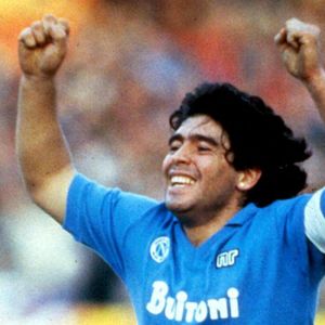 Le joueur avait amassé une fortune considérable dont le chiffrage est néanmoins compliqué.

Diego Maradona à Naples dans les années 90. ANSA/ABACA