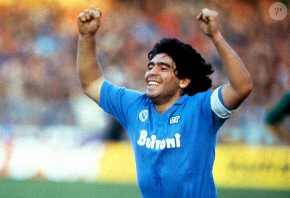 Le joueur avait amassé une fortune considérable dont le chiffrage est néanmoins compliqué.

Diego Maradona à Naples dans les années 90. ANSA/ABACA