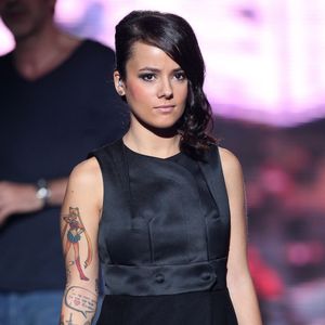 Exclusif - Alizee Paris le 17 Decembre 2012 - Enregistrement du premier prime time sur TF1 d' Estelle Denis. Une emission qui s'intitule "Samedi, on chante Jean-Jacques Goldman" et qui sera diffusee le 19 janvier 2013 © DOMINIQUE JACOVIDES / BESTIMAGE