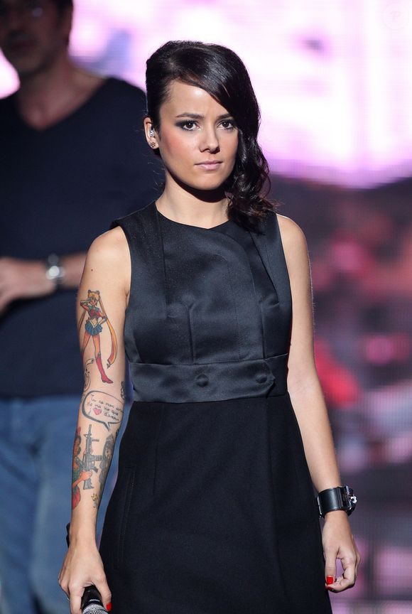 Exclusif - Alizee Paris le 17 Decembre 2012 - Enregistrement du premier prime time sur TF1 d' Estelle Denis. Une emission qui s'intitule "Samedi, on chante Jean-Jacques Goldman" et qui sera diffusee le 19 janvier 2013 © DOMINIQUE JACOVIDES / BESTIMAGE