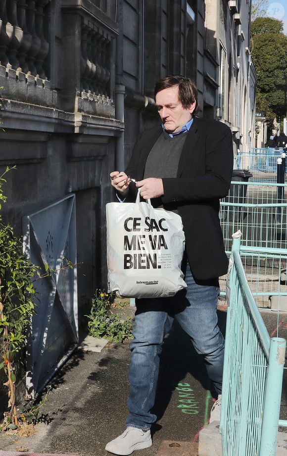 Pierre Palmade est sorti de la prison de Bordeaux, il purgera sa peine sous bracelet électronique à son domicile. Le 16 avril 2025
L’humoriste, à qui un aménagement de peine a été accordé pour purger sa condamnation après un grave accident de la route en Seine-et-Marne, a quitté ce mercredi matin la prison de Gradignan, près de Bordeaux. Agence / Bestimage