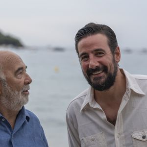 Exclusif - Gérard Jugnot, Maxime Gasteuil - Les Toiles de Ramatuelle présentent en avant-première le film "Y a pas de réseau" de E. Pluvieux avec M. Gasteuil, G.Jugnot et M. Azem au cinéma en plein air sur la plage de Tahiti Beach à Ramatuelle le 23 juillet 2025. © Antoine Tomaselli/Bestimage