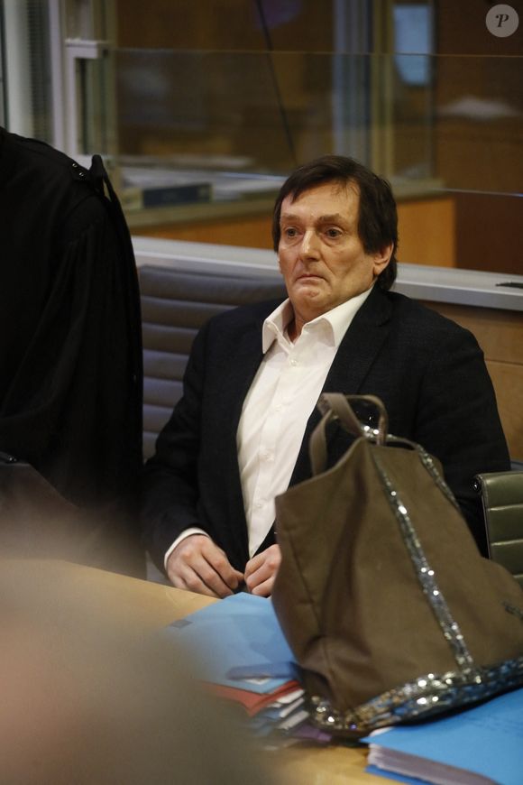 Pierre Palmade au tribunal de Melun avec ses avocats pour son procès pour blessures involontaires à la suite d'un accident de la route en février 2023 dans lequel sa voiture a percuté un autre véhicule à Melun. Le 20 novembre 2024. © Christophe Clovis / Bestimage