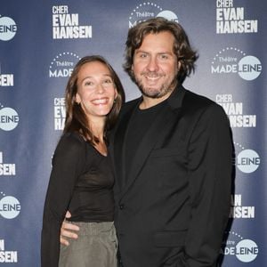 Olivier Solivérès avec sa femme - Générale de la pièce "Cher Evan Hansen" au théâtre de la Madeleine à Paris le 8 octobre 2025. © Coadic Guirec/Bestimage