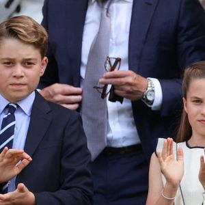 Le prince William est très inquiet pour l'avenir de ses trois enfants depuis le départ du prince Harry.

Le prince William et Kate Middleton avec leurs enfants le prince George et la princesse Charlotte dans la loge royale pour la finale du simple messieurs le dernier jour des championnats de tennis de Wimbledon à Londres, Royaume-Uni, le 13 juillet 2025. © Lock Stephen/I-Images/ABACA