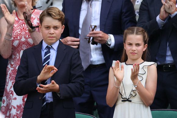 Le prince William est très inquiet pour l'avenir de ses trois enfants depuis le départ du prince Harry.

Le prince William et Kate Middleton avec leurs enfants le prince George et la princesse Charlotte dans la loge royale pour la finale du simple messieurs le dernier jour des championnats de tennis de Wimbledon à Londres, Royaume-Uni, le 13 juillet 2025. © Lock Stephen/I-Images/ABACA