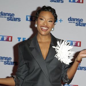 L’ancienne Miss France confie avoir longuement hésité avant d’accepter la proposition, mettant quatre mois à se décider.

Angélique Angarni-Filopon (Miss France 2025) - Photocall de lancement de la saison 2026 de "Danse avec les stars" (DALS) au siège de TF1 à Boulogne-Billancourt le 18 décembre 2025. © Coadic Guirec/Bestimage