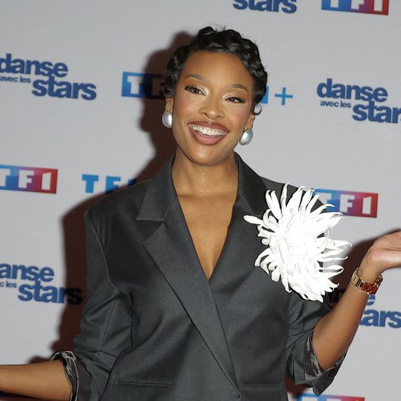 L’ancienne Miss France confie avoir longuement hésité avant d’accepter la proposition, mettant quatre mois à se décider.

Angélique Angarni-Filopon (Miss France 2025) - Photocall de lancement de la saison 2026 de "Danse avec les stars" (DALS) au siège de TF1 à Boulogne-Billancourt le 18 décembre 2025. © Coadic Guirec/Bestimage