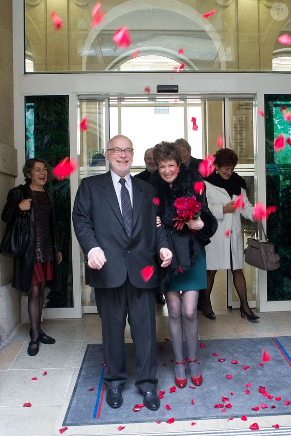 Exclusif - Catherine Laborde et son mari Thomas Stern - Catherine Laborde a epouse son compagnon de longue date Thomas Stern, publicitaire, samedi 9 novembre 2013 a la mairie du 2e arrondissement de Paris, en presence de ses amis les plus proches.