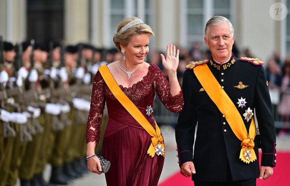 Le roi Philippe et la reine Mathilde de Belgique aux arrivées du dîner de gala des célébrations du changement de trône au Palais grand-ducal du Luxembourg, le 3 octobre 2025. © Christian Liewig/Bestimage