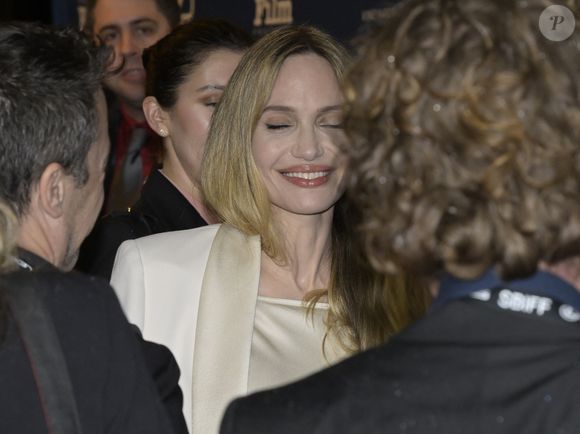 Angelina Jolie au 46e Santa Barbara International Film Festival dont le Matlin Modern Master Award lui rendait hommage au Théâtre Arlington.  

Photo : Photo Press Service / BESTIMAGE