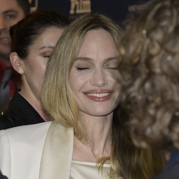 Angelina Jolie au 46e Santa Barbara International Film Festival dont le Matlin Modern Master Award lui rendait hommage au Théâtre Arlington.  

Photo : Photo Press Service / BESTIMAGE