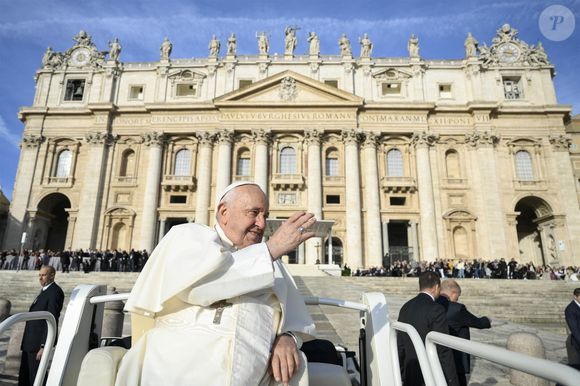 Jorge Mario Bergoglio, plus connu sous son nom de règne, François, est mort ce lundi 21 avril à 88 ans. Né en 1936 à Buenos Aires en Argentine, Jorge Mario Bergoglio était le premier pape non-européen depuis le VIIIe siècle.
©Backgrid UK/ Bestimage