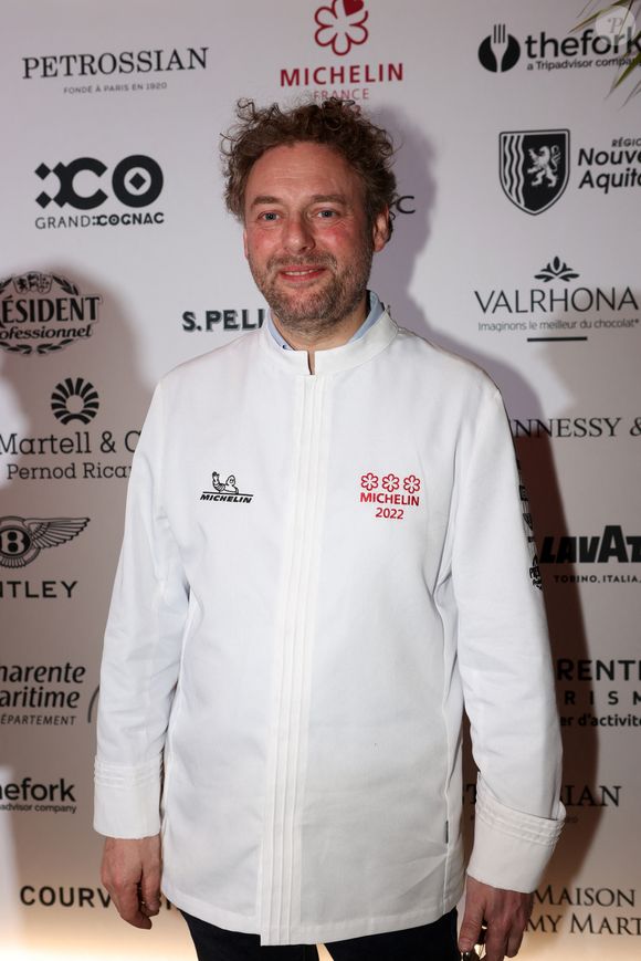 Le Chef Arnaud Donckele (3 étoiles) au théâtre de Cognac lors de la cérémonie de remise des prix du Guide Rouge Michelin 2022 à Cognac le 22 mars 2022. Jean-Marc Lhomer / Bestimage