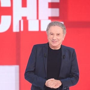 Michel Drucker lors de l'enregistrement de l'émission « Vivement dimanche » au studio Rive Gauche, présentée par M. Drucker, diffusée sur France 3 le 21 juin 2026, à Paris, France, le 20 mai 2026. © Guillaume Gaffiot/Bestimage