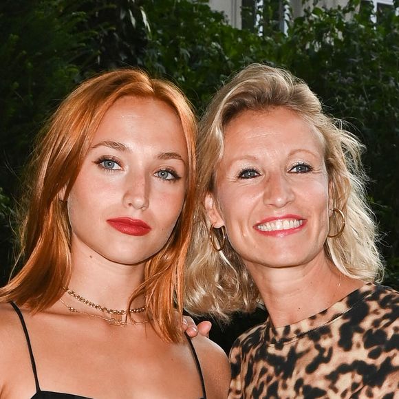 Chloé Jouannet et sa mère Alexandra Lamy - 1er Cocktail des nommés du Festival de la fiction de La Rochelle dans l’hôtel particulier de la SACD à Paris le 1er septembre 2022. © Coadic Guirec/Bestimage