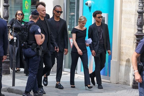 Le fils ainé d'Audrey Crespo-Mara s'est rapidement orienté vers une carrière de footballeur professionnel

Audrey Crespo-Mara et ses fils Sekou et Lamine - Arrivées aux obsèques de Thierry Ardisson en l’église Saint-Roch de Paris, France, le 17 juillet 2025. © Clovis-Jacovides/Bestimage