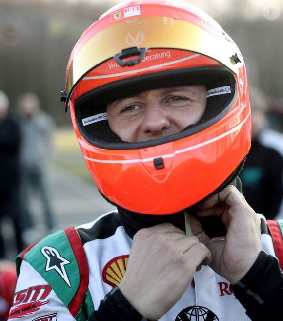 Michael Schumacher lors de la course de voiturettes Winter Cup organisée par le Kart-Club à Kerpen, en Allemagne, le 13 décembre 2009. Photo by Felix Heyder/DPA/Cameleon/ABACAPRESS.COM