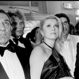 Lino Ventura, Johnny Hallyday, Catherine Deneuve et Jacques Dutronc lors de la soirée de clôture du Festival de Cannes en 1979. © Bestimage
