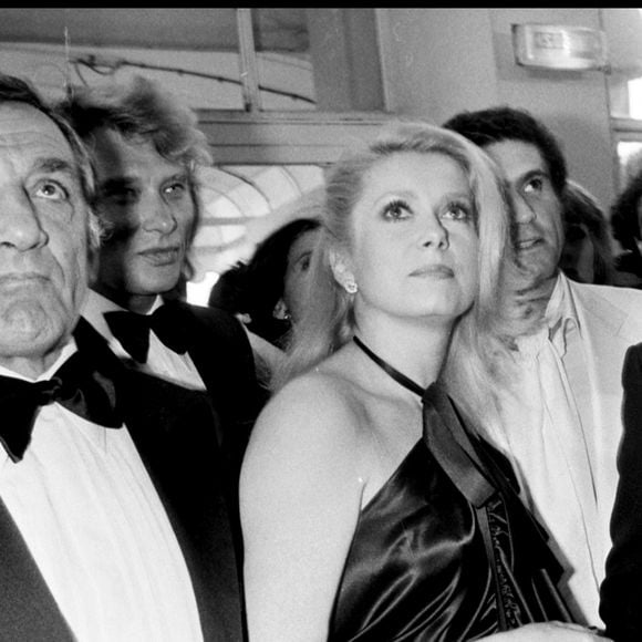 Lino Ventura, Johnny Hallyday, Catherine Deneuve et Jacques Dutronc lors de la soirée de clôture du Festival de Cannes en 1979. © Bestimage