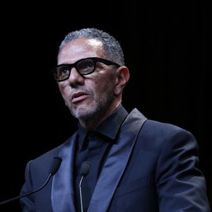 Roschdy Zem reçoit le prix de la distinction numerique lors de l'ouverture de la 52ème édition du Festival du Cinema Américain de Deauville, le 4 septembre 2026. 

© Denis Guignebourg/Bestimage