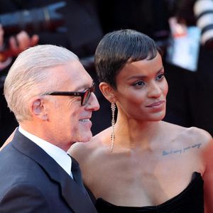 Enfin, d'autres invités remarqués comme Vincent Cassel ou Barbara Palvin enceinte ont participé à cet événement.

Vincent Cassel et sa compagne Narah Baptista - Montée des marches du film " Histoires parallèles " lors du 79ème Festival International du Film de Cannes, le 14 mai 2026. © Jacovides-Moreau / Bestimage