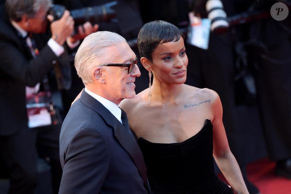 Enfin, d'autres invités remarqués comme Vincent Cassel ou Barbara Palvin enceinte ont participé à cet événement.

Vincent Cassel et sa compagne Narah Baptista - Montée des marches du film " Histoires parallèles " lors du 79ème Festival International du Film de Cannes, le 14 mai 2026. © Jacovides-Moreau / Bestimage