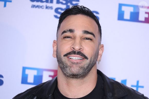 Adil Rami participe au photocall de Danse Avec Les Stars dans les studios de TF1 le 16 janvier 2025. Photo par Jerome Domine/ABACAPRESS.COM