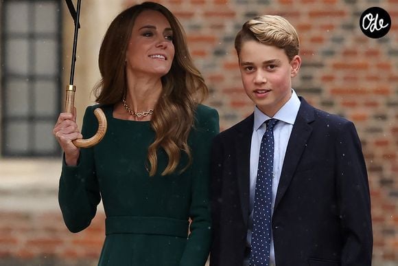 Ces changements font suite aux inquiétudes exprimées par plus de 100 parents en 2024 au sujet de l’usage des écrans.

Le prince George de Galles, fait sa rentrée au collège d'Eton entouré de ses parents, le prince William, prince de Galles, et Catherine (Kate) Middleton, princesse de Galles, le 8 septembre 2026.  © PA Wire/PA Images / Bestimage
