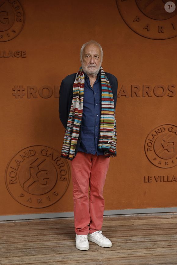 François Berléand lors des Internationaux de France de Tennis de Roland Garros 2025, à Paris, France, le 7 juin 2025. 

© Cyril Moreau / Bestimage