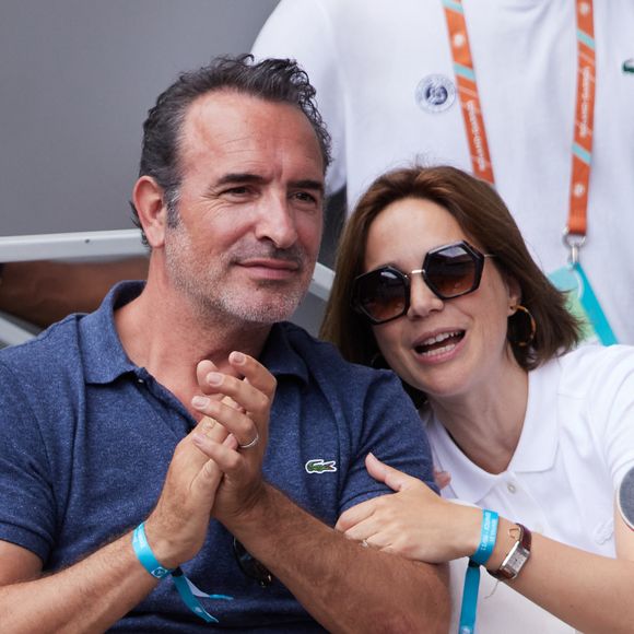 Sur Instagram, elle a partagé plusieurs portraits ainsi qu'un mot pour ses abonnés. "41ème hiver. 41ème bougie.

Jean Dujardin et sa femme Nathalie Péchalat - Célébrités en tribunes des Internationaux de France de tennis de Roland Garros 2023 à Paris le 11 juin 2023. © Jacovides-Moreau/Bestimage